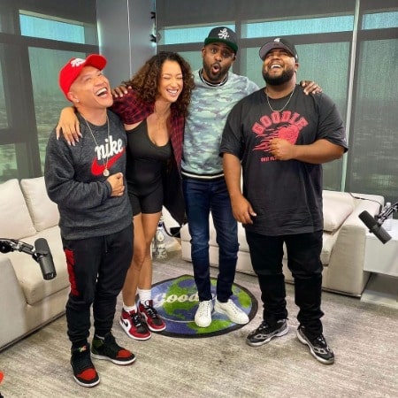 Beautiful Photo Of Nikki With Her Friends